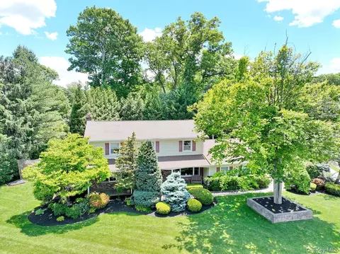 4 Plum Ct, Nanuet, NY 10954