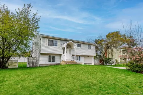 19 Liberty Ave, Selden, NY 11784