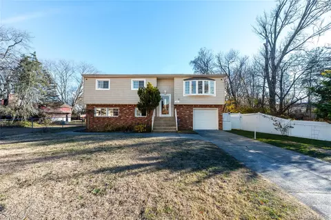 361 Nevada St, Lindenhurst, NY 11757