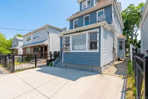 11417 159th St, Rochdale Village, NY 11434