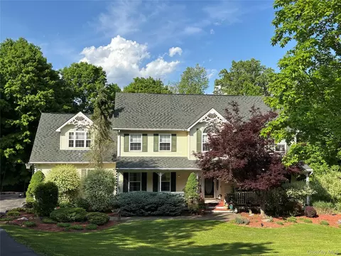 18 Windmill Ct, Monroe, NY 10950