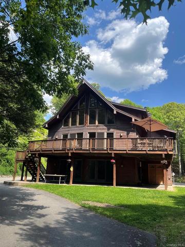 82 Indian Lake Rd, Putnam Valley, NY 10579