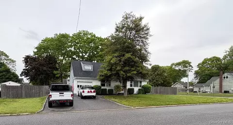 388 1st Ave, Bayport, NY 11705