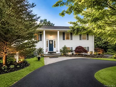 111 Ludvigh Rd, Clarkstown, NY 10954