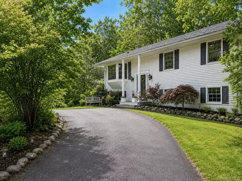 111 Ludvigh Rd, Clarkstown, NY 10954