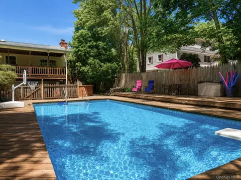 111 Ludvigh Rd, Clarkstown, NY 10954