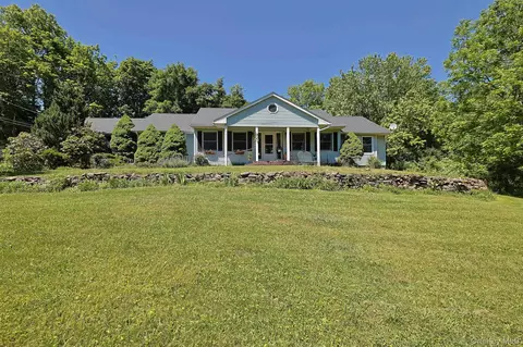 646 County Route 93, Wawayanda, NY 10973