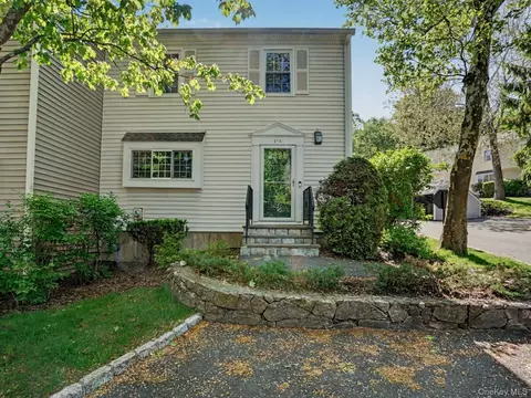 273 Carrollwood Dr, Greenburgh, NY 10591