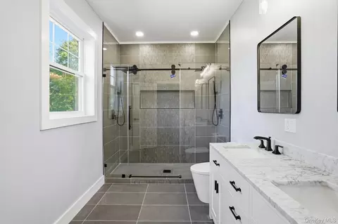 Bath - 4 Corine Dr, Poughkeepsie, NY 12601 photo 3 of 4