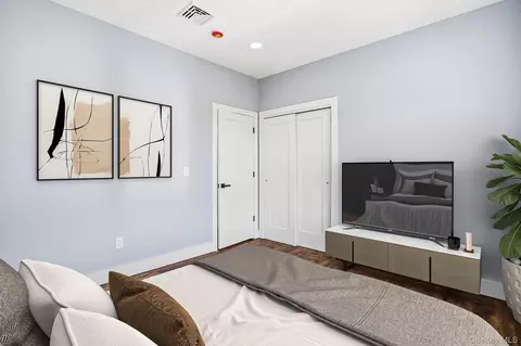 Bedroom - 4 Corine Dr, Poughkeepsie, NY 12601 photo 2 of 8