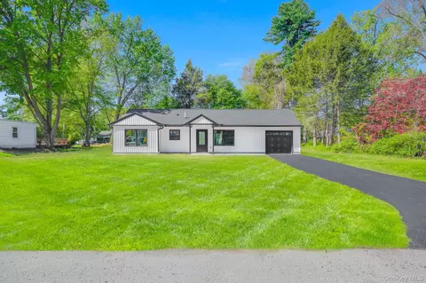 10 Rowley Rd, Poughkeepsie, NY 12601