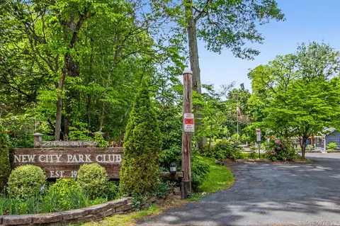 12 Lake Dr, Clarkstown, NY 10956