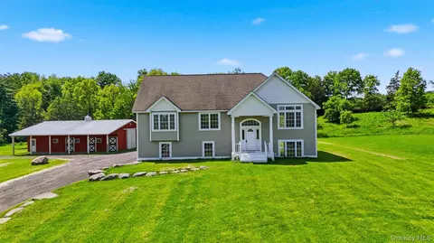 160 Pirog Rd, Shawangunk, NY 12566