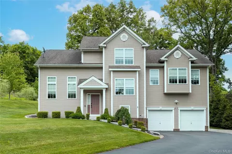 38 Dogwood Rd, East Fishkill, NY 12533