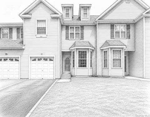 27 Snowdance Ln, Nesconset, NY 11767