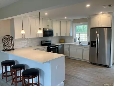 36 William St, Copiague, NY 11726