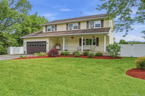 37 Guernsey Dr, New Windsor, NY 12553