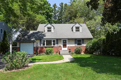 114 Hilldale Rd, North Hempstead, NY 11507