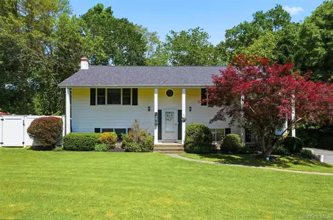 22 Kendell Dr, Wappinger, NY 12590