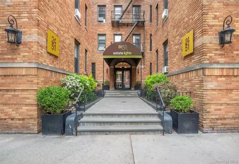 24-51 38 St #A4, Astoria, NY 11103