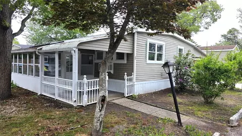 525 Riverleigh Ave #27 BIRCH, Riverhead, NY 11901