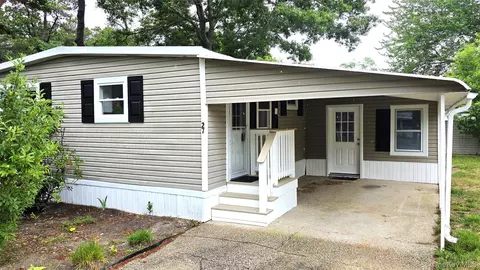 525 Riverleigh Ave #27 BIRCH, Riverhead, NY 11901