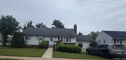 224 Ohio St, Hicksville, NY 11801