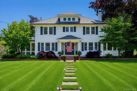 119 Hubbard Ave, Riverhead, NY 11901