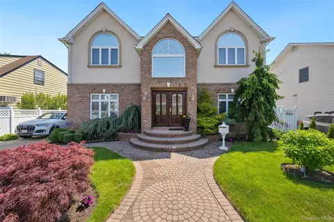 319 Rintin St, Franklin Square, NY 11010