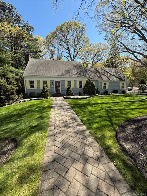 7 Francis St, Wading River, NY 11792