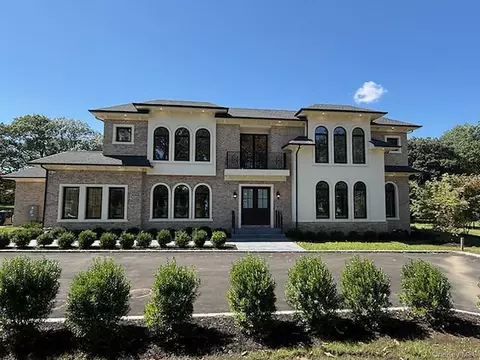 26 Bacon Rd, North Hempstead, NY 11568