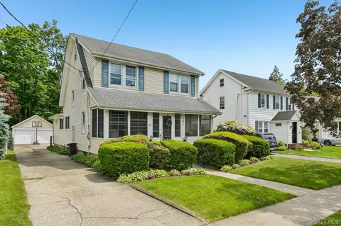207 N Forest Ave, Rockville Centre, NY 11570