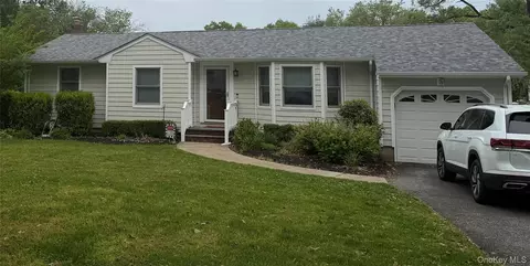 7 Edscho Ln, Commack, NY 11725