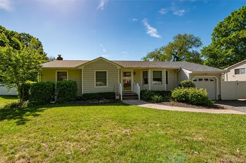 7 Edscho Ln, Commack, NY 11725