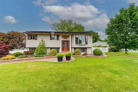 1603 Lad Ave, Medford, NY 11763