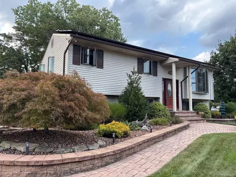 1603 Lad Ave, Medford, NY 11763