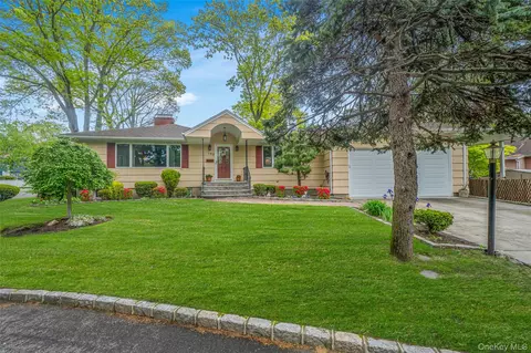 190 Lake Dr, Copiague, NY 11726