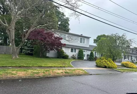 22 William St, Copiague, NY 11726