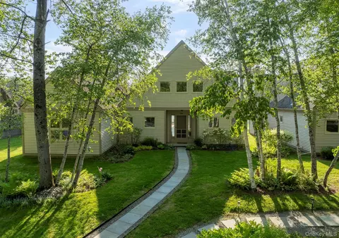 279 Arcadia Dr, Ancramdale, NY 12503