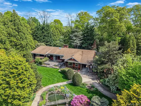 280 Deforest Rd N, Dix Hills, NY 11746