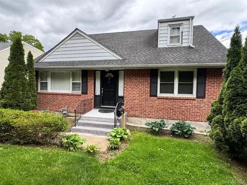 15 Orchard Pkwy, White Plains, NY 10606