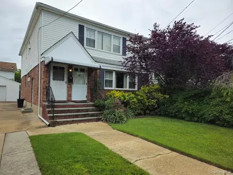 107 Union Ave, Lynbrook, NY 11563