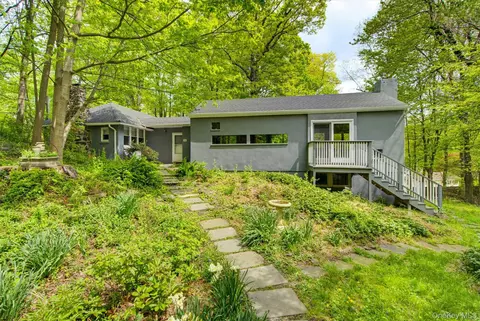 98 Mount Airy Rd S, Cortlandt, NY 10520