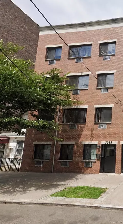 3933 Carpenter Ave, New York, NY 10466