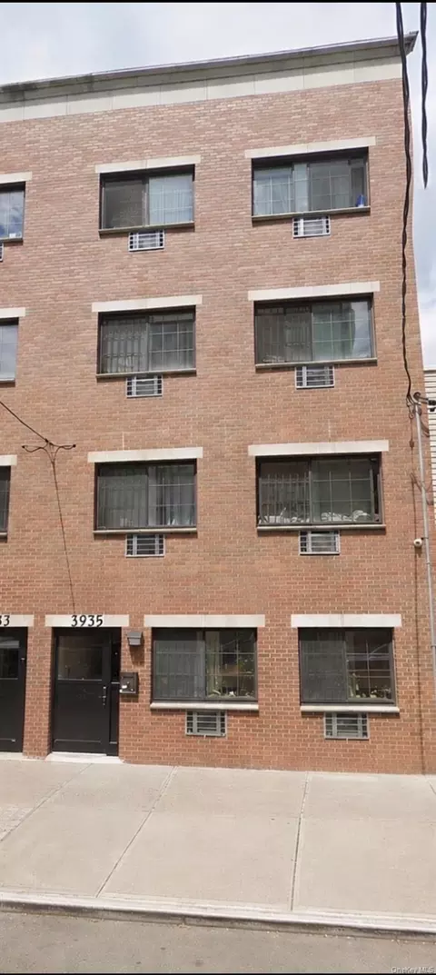 3935 Carpenter Ave, New York, NY 10466