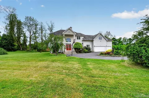 12 Loosestrife Dr, East Fishkill, NY 12533
