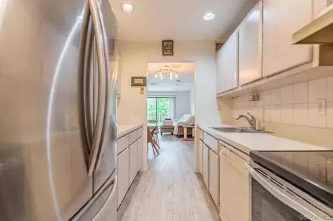 Entry Way - 2355 Pershing Blvd #704, Baldwin, NY 11510 photo 1 of 2