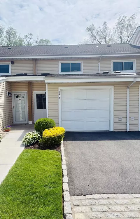 2355 Pershing Blvd #704, Baldwin, NY 11510