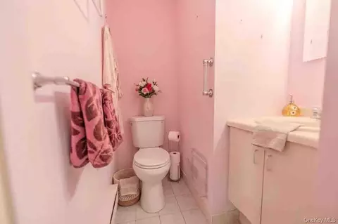 Bath - 2355 Pershing Blvd #704, Baldwin, NY 11510 photo 2 of 2