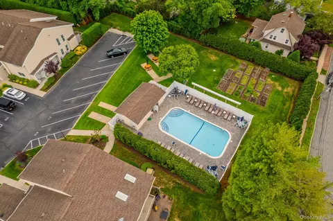 Exterior - 2355 Pershing Blvd #704, Baldwin, NY 11510 photo 2 of 5